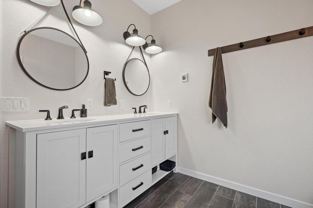 W243N2792 Creekside DRIVE, Pewaukee, WI 53072