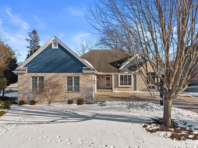 W243N2792 Creekside DRIVE, Pewaukee, WI 53072