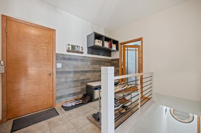 W243N2792 Creekside DRIVE, Pewaukee, WI 53072