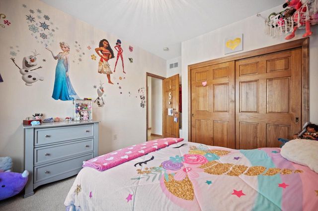 W243N2792 Creekside DRIVE, Pewaukee, WI 53072