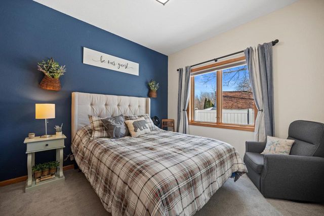 W243N2792 Creekside DRIVE, Pewaukee, WI 53072