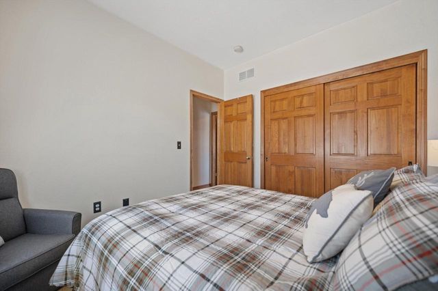 W243N2792 Creekside DRIVE, Pewaukee, WI 53072