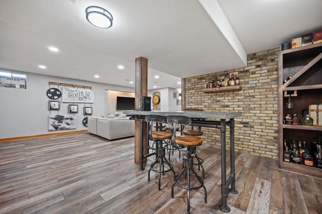 W243N2792 Creekside DRIVE, Pewaukee, WI 53072