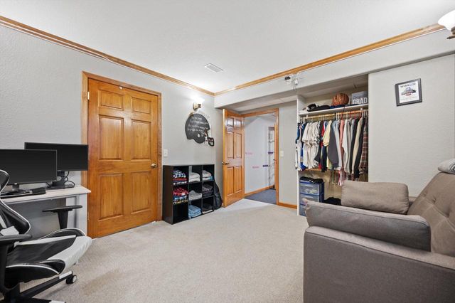 W243N2792 Creekside DRIVE, Pewaukee, WI 53072