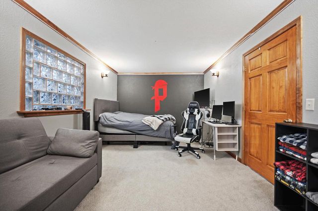 W243N2792 Creekside DRIVE, Pewaukee, WI 53072