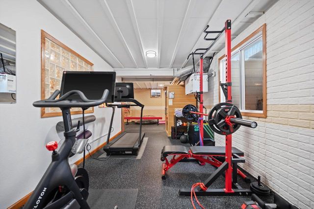 W243N2792 Creekside DRIVE, Pewaukee, WI 53072