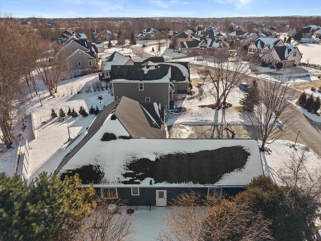 W243N2792 Creekside DRIVE, Pewaukee, WI 53072