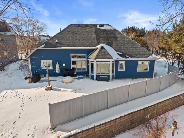 W243N2792 Creekside DRIVE, Pewaukee, WI 53072