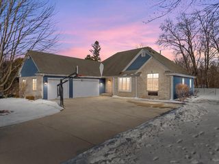 W243N2792 Creekside DRIVE, Pewaukee, WI 53072