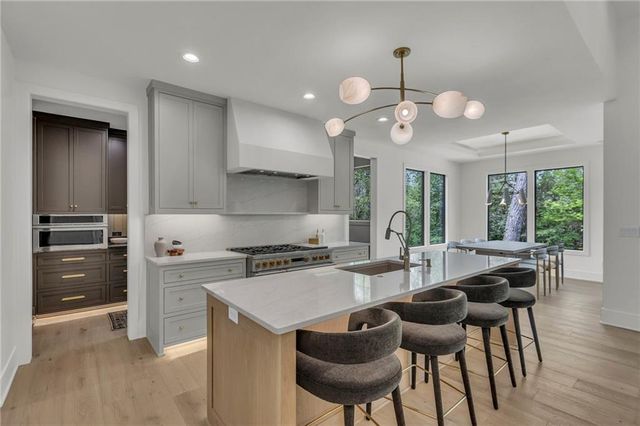 18400 Floyd Street, Overland Park, KS 66085