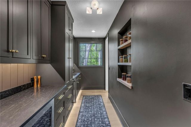 18400 Floyd Street, Overland Park, KS 66085
