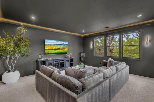 18400 Floyd Street, Overland Park, KS 66085