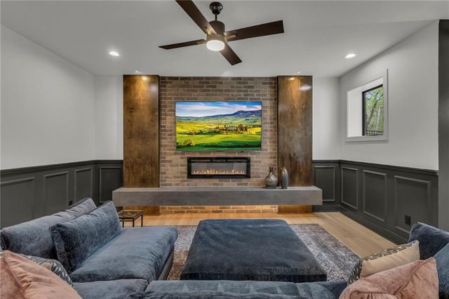 18400 Floyd Street, Overland Park, KS 66085