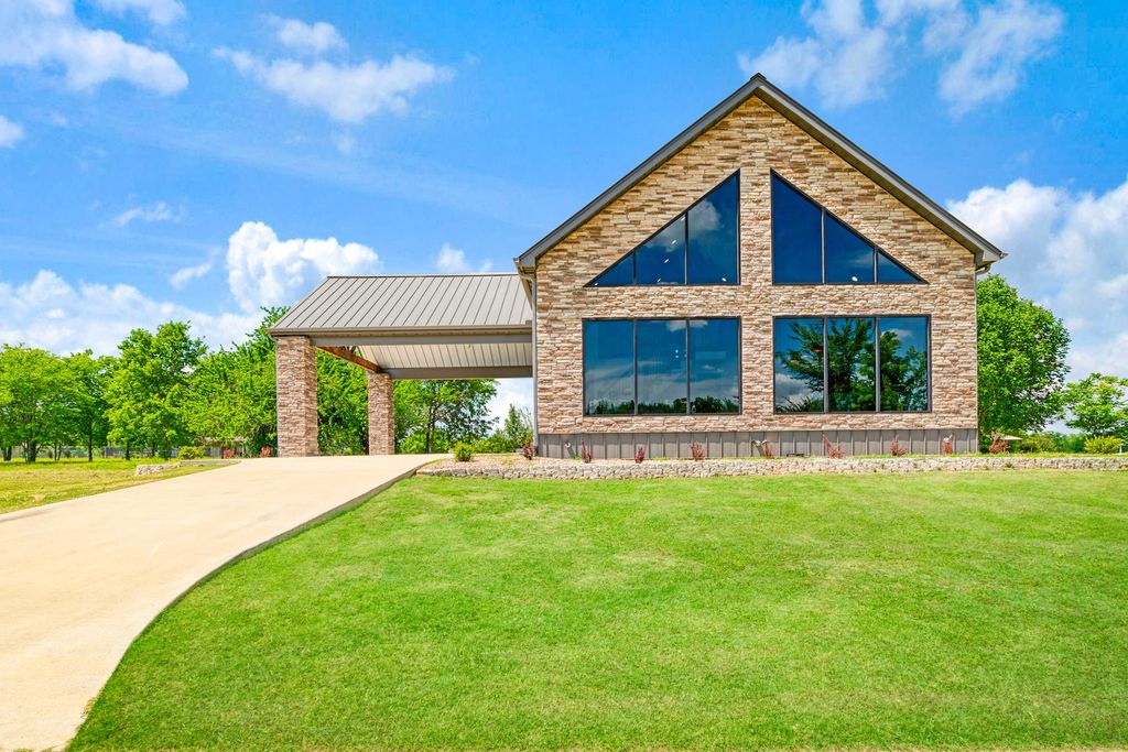 209 Helena Drive, Powderly, TX 75473