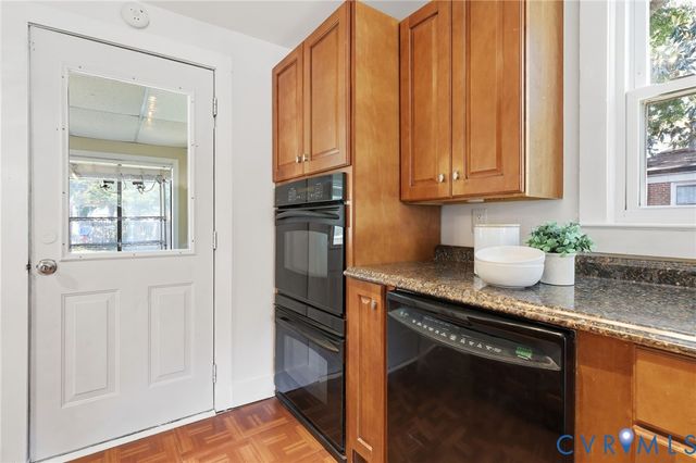 323 Washington Ave, Colonial Heights, VA 23834