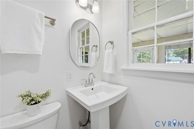 323 Washington Ave, Colonial Heights, VA 23834