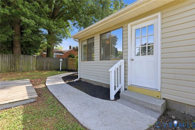 323 Washington Ave, Colonial Heights, VA 23834