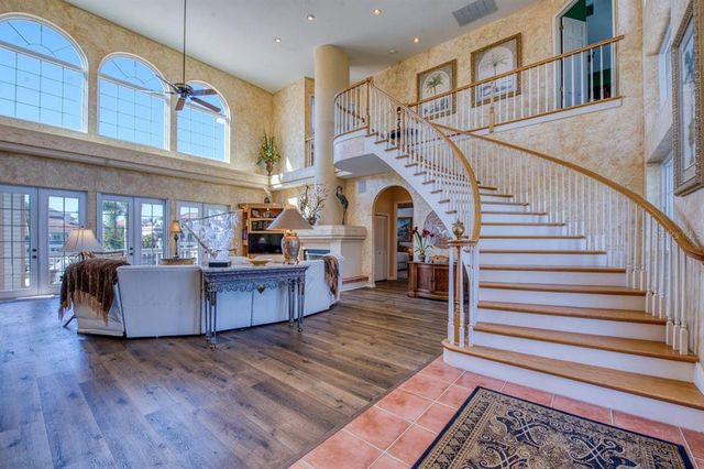 2829 SEABREEZE DRIVE S, Gulfport, FL 33707
