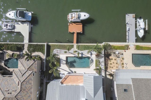 2829 SEABREEZE DRIVE S, Gulfport, FL 33707