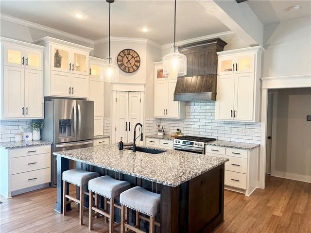 522 NW Bailey Drive, Grain Valley, MO 64029