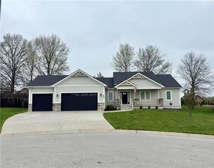 522 NW Bailey Drive, Grain Valley, MO 64029
