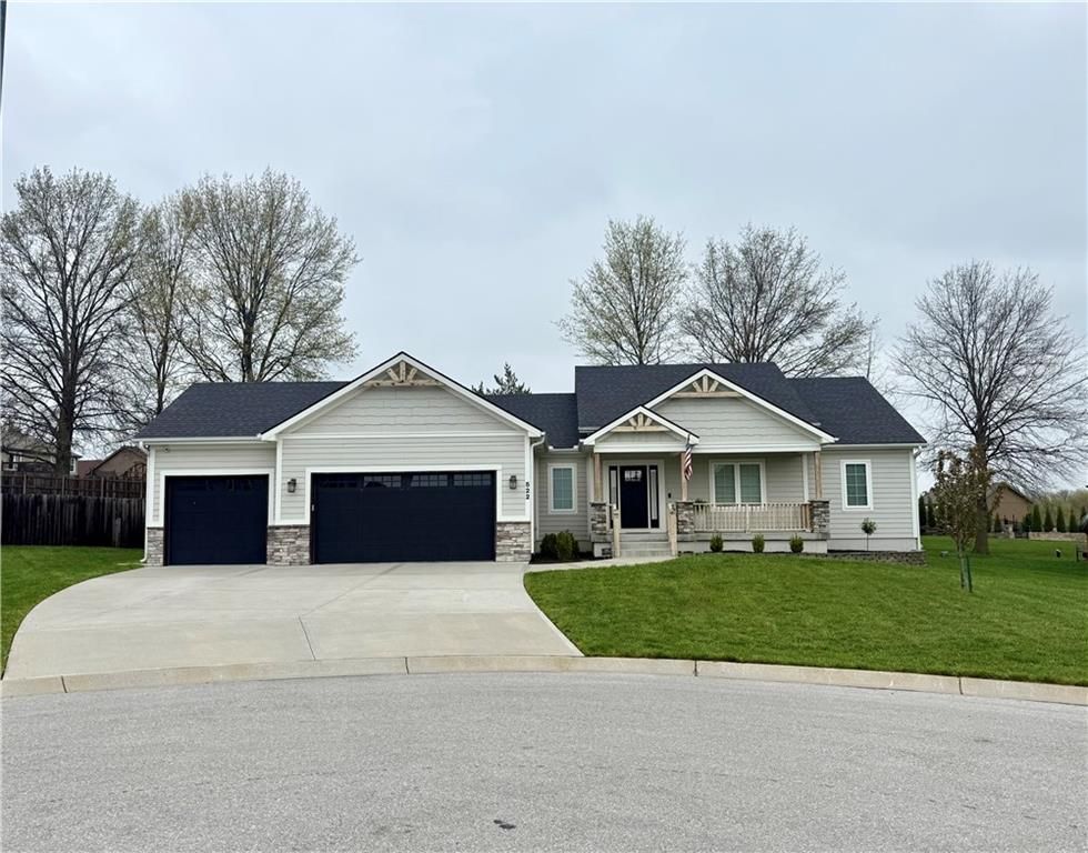522 NW Bailey Drive, Grain Valley, MO 64029