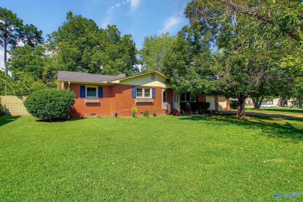 402 Bradley Street SW, Decatur, AL 35601