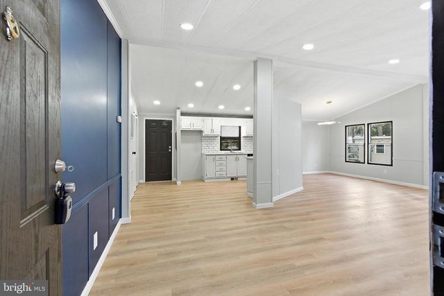 6 LOBLOLLY LANE, Jackson, NJ 08527