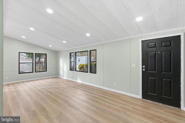 6 LOBLOLLY LANE, Jackson, NJ 08527