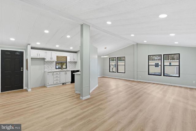 6 LOBLOLLY LANE, Jackson, NJ 08527