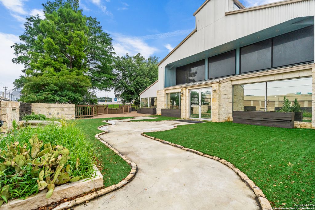 7710 W Interstate 10, San Antonio, TX 78230