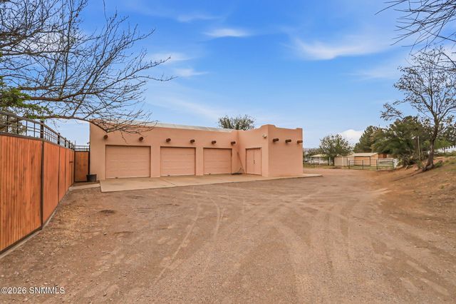 565 Carver Road, Las Cruces, NM 88005
