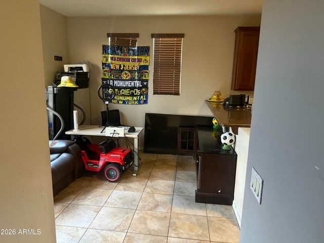 6810 W LYNNE Lane, Laveen, AZ 85339