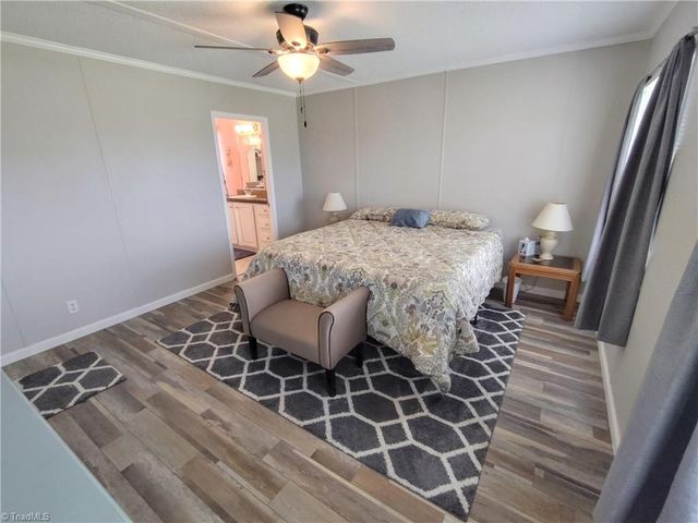 881 Island Road, Harkers Island, NC 28531