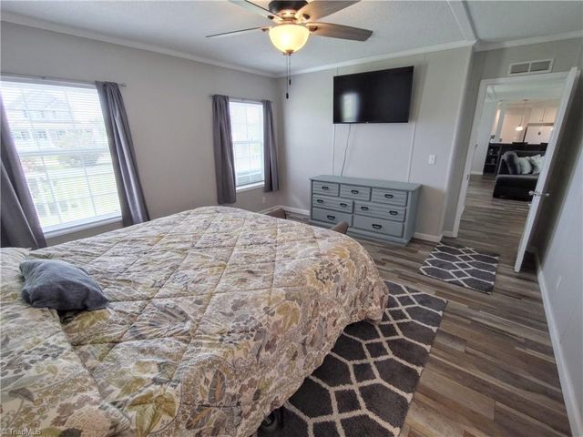 881 Island Road, Harkers Island, NC 28531