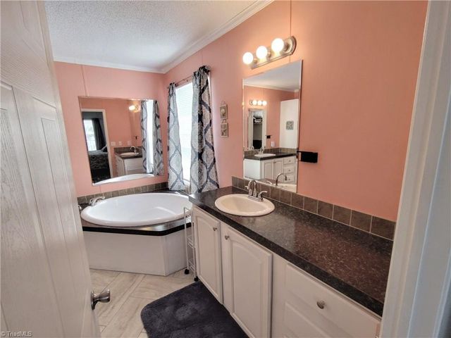 881 Island Road, Harkers Island, NC 28531