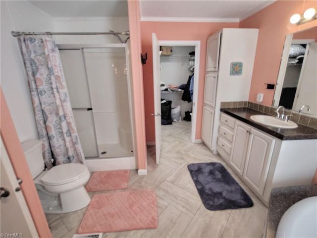 881 Island Road, Harkers Island, NC 28531