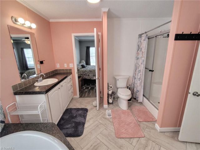 881 Island Road, Harkers Island, NC 28531