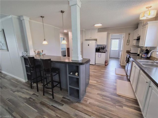 881 Island Road, Harkers Island, NC 28531