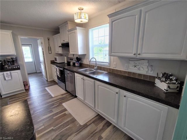 881 Island Road, Harkers Island, NC 28531