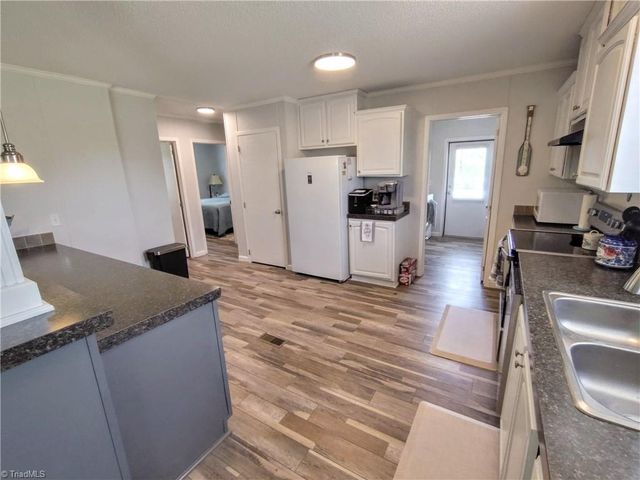 881 Island Road, Harkers Island, NC 28531