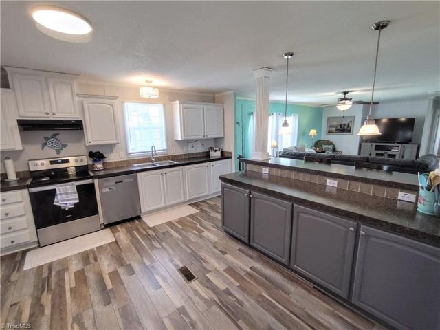 881 Island Road, Harkers Island, NC 28531