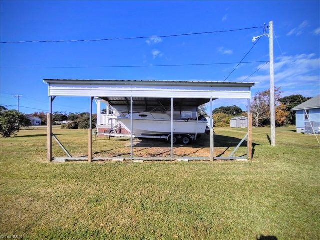 881 Island Road, Harkers Island, NC 28531