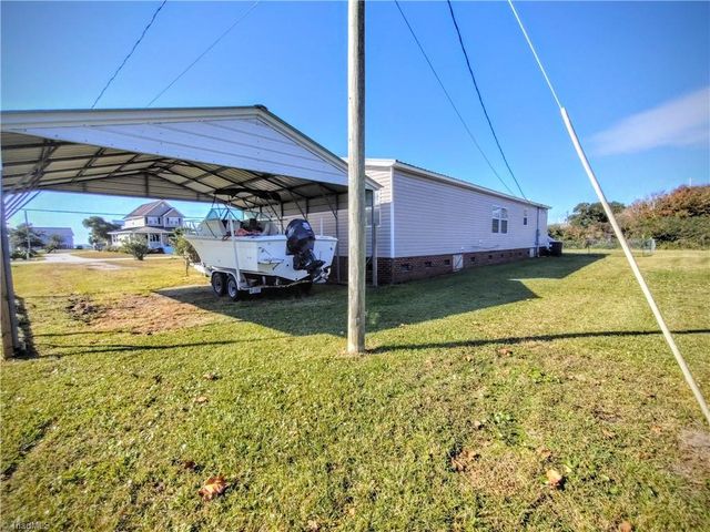 881 Island Road, Harkers Island, NC 28531