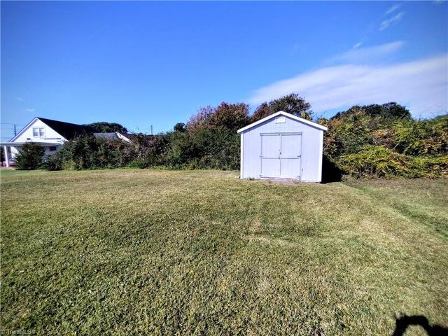 881 Island Road, Harkers Island, NC 28531