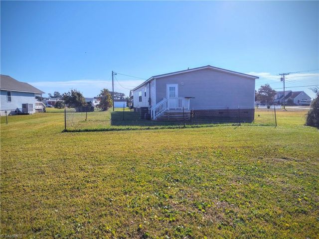 881 Island Road, Harkers Island, NC 28531