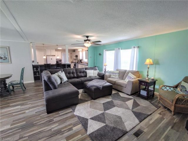 881 Island Road, Harkers Island, NC 28531