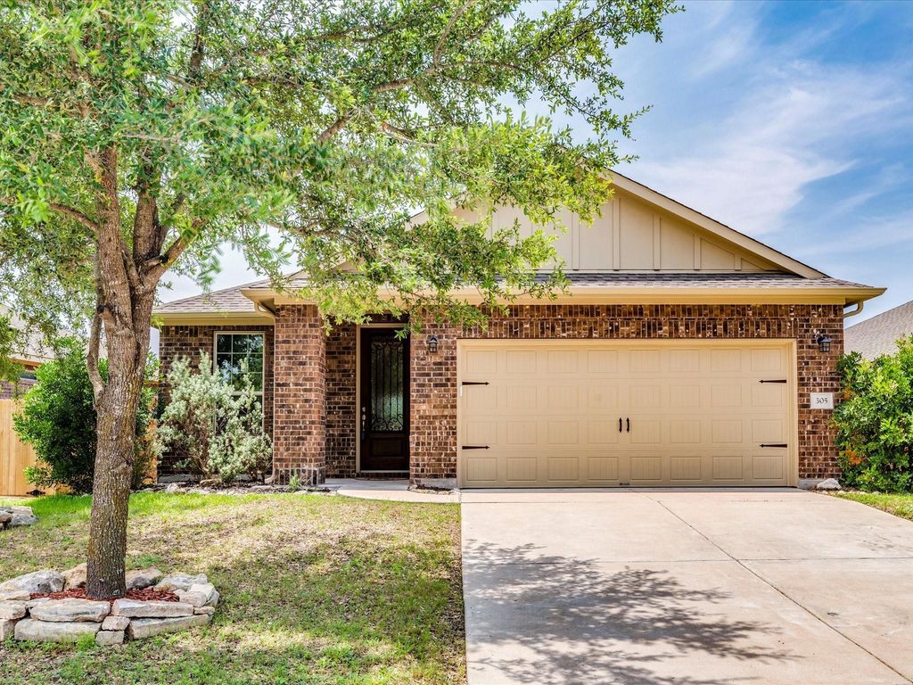 305 Nivens DR, Buda, TX 78610