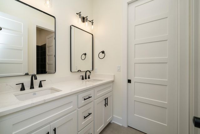 3931 Hidden Hills Cir, Longview, TX 75605