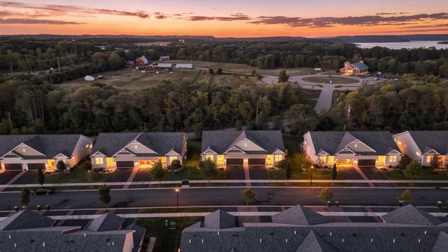 1584 Southpoint Drive, Hudson, WI 54016